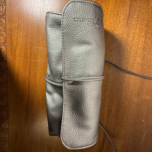 iT Cosmetics Roll Bag Black - Picture 3 of 5